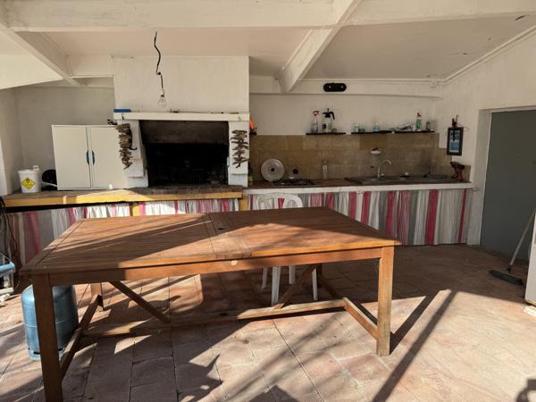 Villeneuve-lès-Avignon (30400) Maison avec piscine et grand terrain