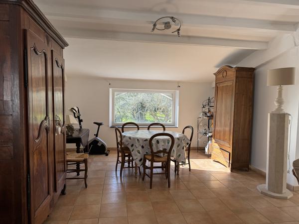 Villeneuve-lès-Avignon (30400) Maison avec piscine et grand terrain