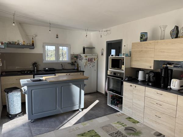 Villeneuve-lès-Avignon (30400) Maison avec piscine et grand terrain