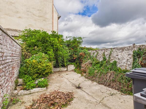 Immeuble
        
        - 135 m² 249 900 € *