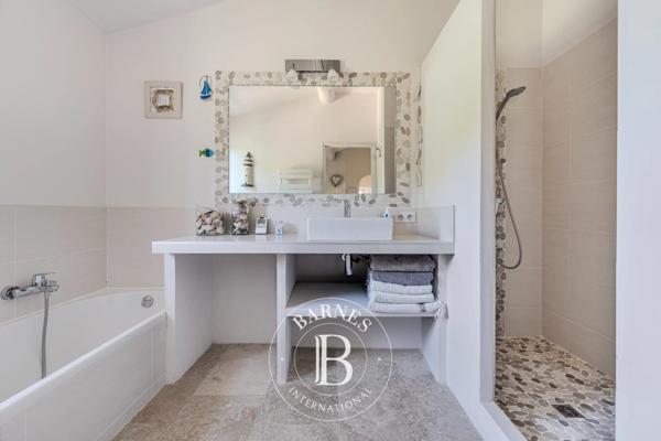 Aix-en-Provence, Maison 5 Chambres -  220 m² à vendre