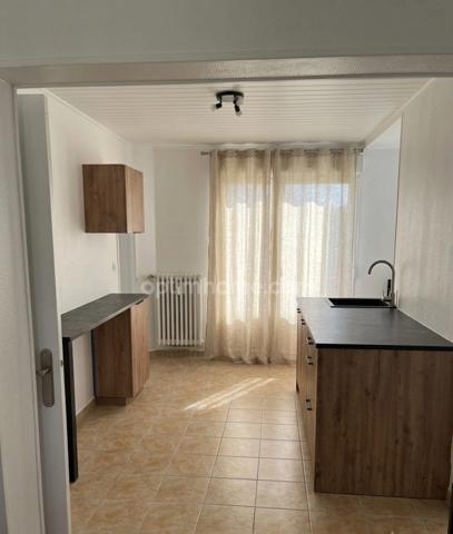 THIONVILLE - APPARTEMENT 5 PIÈCES AVEC 3 CHAMBRES ! BALCON ET PARKING ! EXCELLENTES PRESTATIONS !