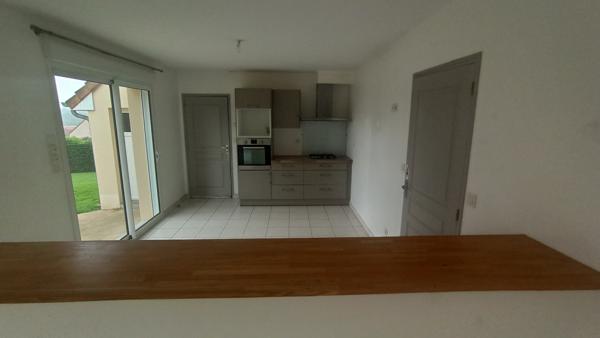 Sur 900 m² de terrain pavillon évolutif, double garage