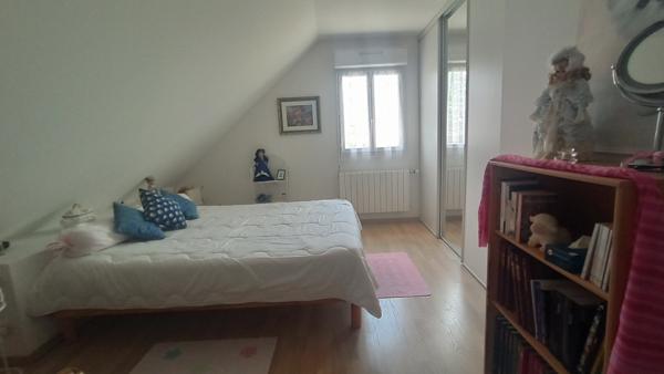 Sur 900 m² de terrain pavillon évolutif, double garage