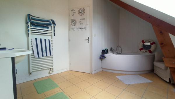 Sur 900 m² de terrain pavillon évolutif, double garage