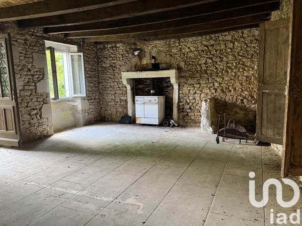 Maison rustique 5 pièces de 222 m² à Charroux (86250)