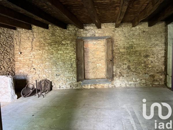 Maison rustique 5 pièces de 222 m² à Charroux (86250)