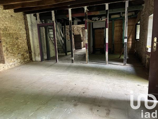 Maison rustique 5 pièces de 222 m² à Charroux (86250)