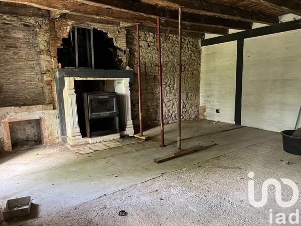 Maison rustique 5 pièces de 222 m² à Charroux (86250)