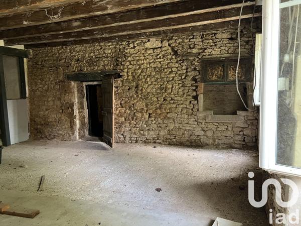 Maison rustique 5 pièces de 222 m² à Charroux (86250)