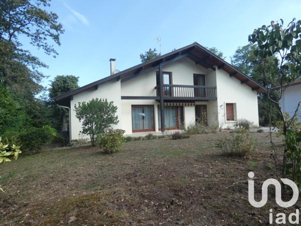Maison 7 pièces de 132 m² à Narrosse (40180)
