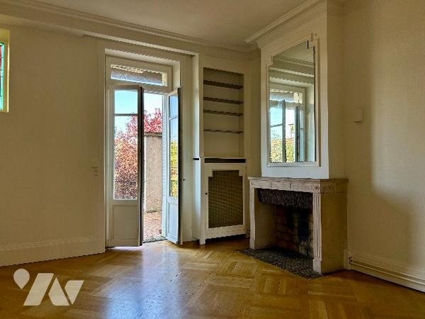 Appartement familial 5 pièces – 4 chambres – Terrasse – Stationnements