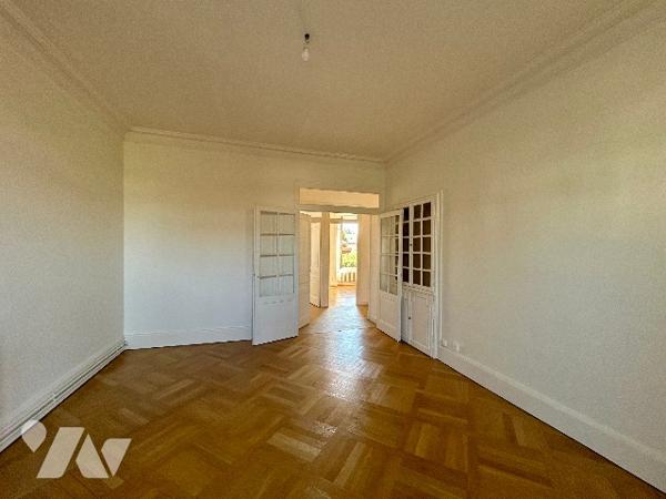 Appartement familial 5 pièces – 4 chambres – Terrasse – Stationnements