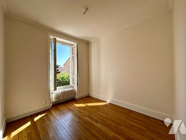 Appartement familial 5 pièces – 4 chambres – Terrasse – Stationnements