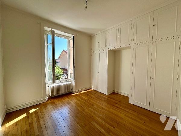 Appartement familial 5 pièces – 4 chambres – Terrasse – Stationnements