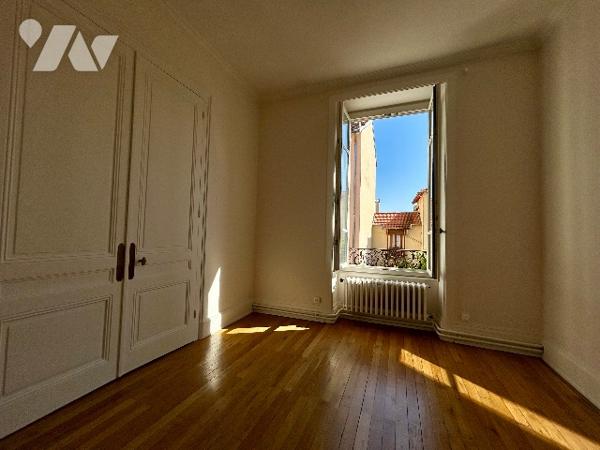 Appartement familial 5 pièces – 4 chambres – Terrasse – Stationnements