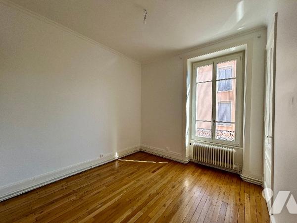 Appartement familial 5 pièces – 4 chambres – Terrasse – Stationnements