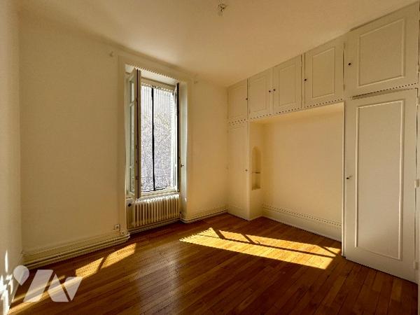 Appartement familial 5 pièces – 4 chambres – Terrasse – Stationnements