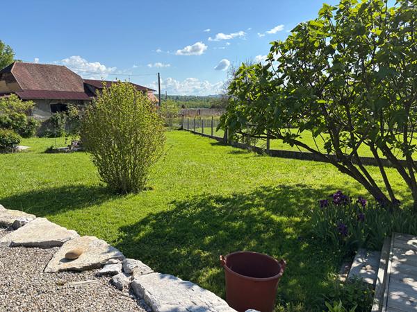 St Genix les Villages charmante dauphinoise sur large parcelle