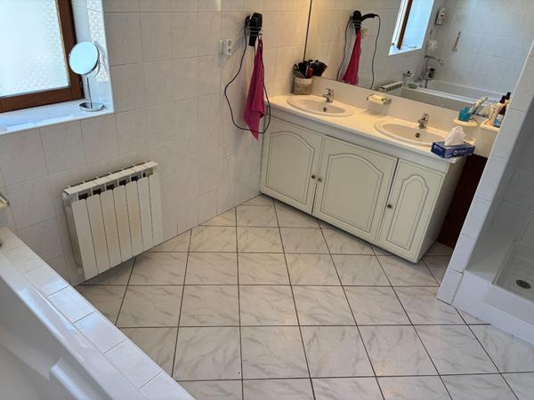 St Genix les Villages charmante dauphinoise sur large parcelle