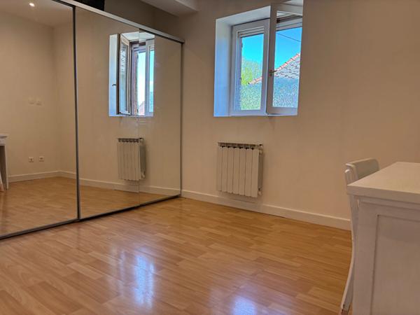 St Genix les Villages charmante dauphinoise sur large parcelle