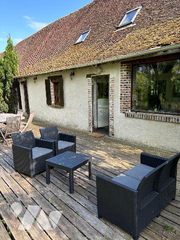 Sans voisinage proche, belle propriété de 7 chambres - 600 m² de dépendances