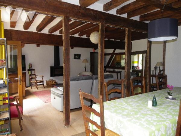 Sans voisinage proche, belle propriété de 7 chambres - 600 m² de dépendances