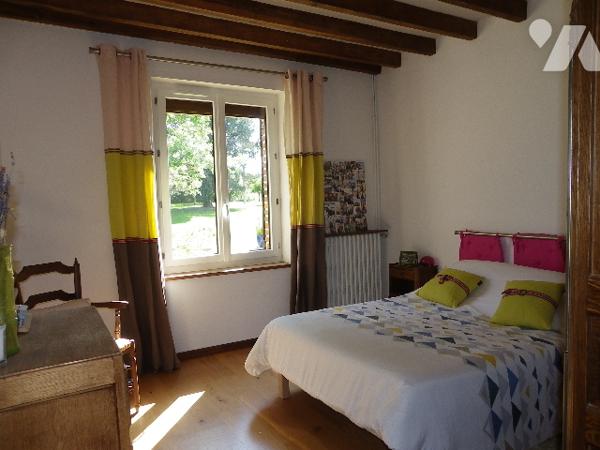 Sans voisinage proche, belle propriété de 7 chambres - 600 m² de dépendances