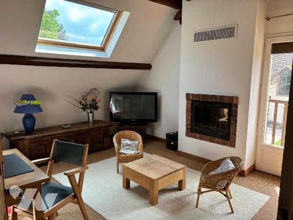 Sans voisinage proche, belle propriété de 7 chambres - 600 m² de dépendances