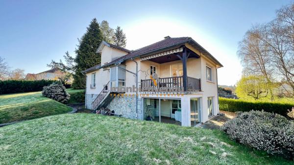 Grande maison familiale avec joli terrain