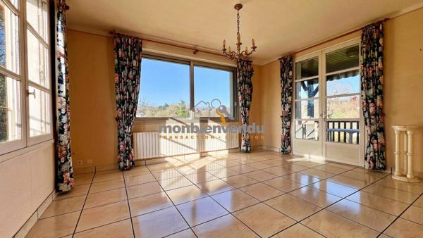 Grande maison familiale avec joli terrain