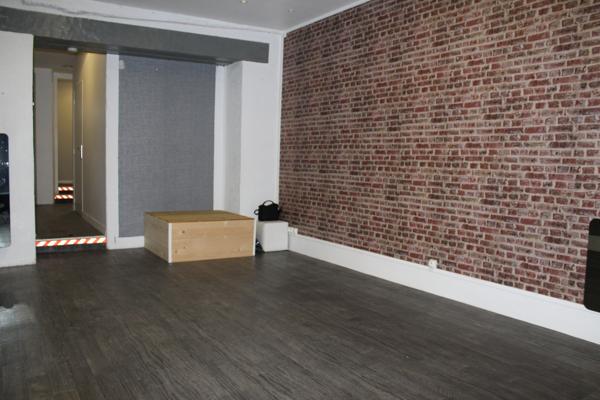 Local commercial à transformer en appartement avec cour privative Aurillac (15000)