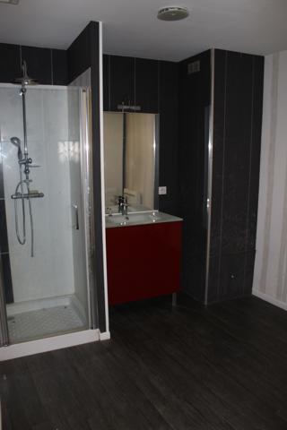 Local commercial à transformer en appartement avec cour privative Aurillac (15000)