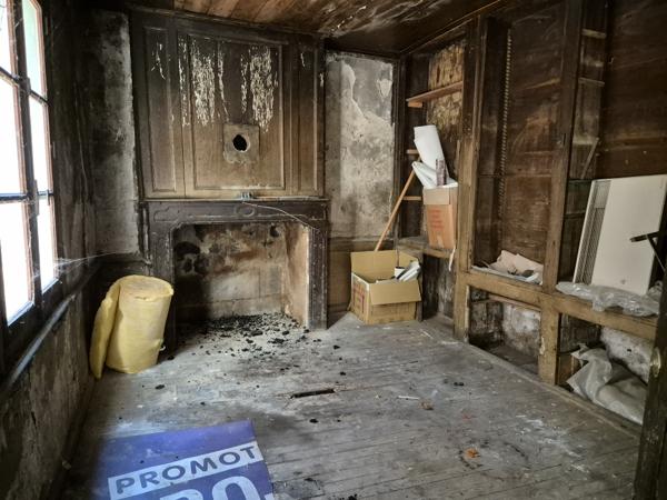 Local commercial à transformer en appartement avec cour privative Aurillac (15000)