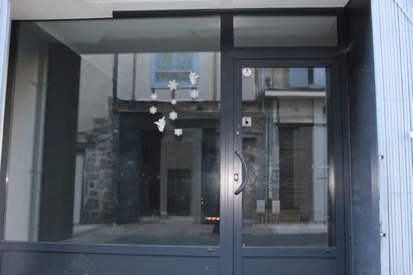 Local commercial à transformer en appartement avec cour privative Aurillac (15000)