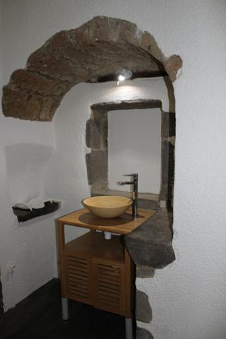 Local commercial à transformer en appartement avec cour privative Aurillac (15000)
