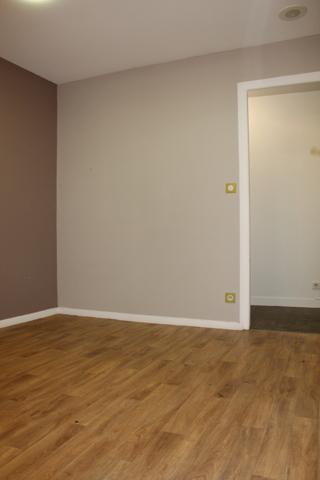 Local commercial à transformer en appartement avec cour privative Aurillac (15000)