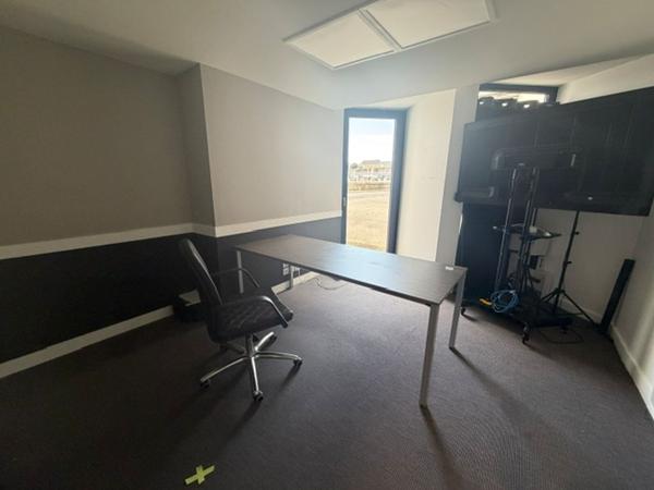 BUREAUX 17 M² A LOUER PORT DE COMMERCE