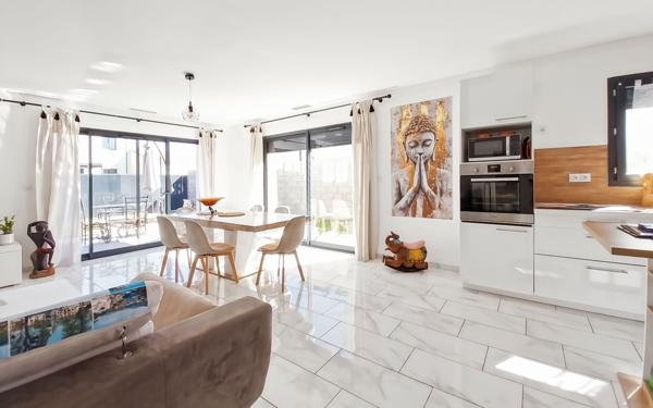 Maison à vendre    4 pièces •  Pomérols