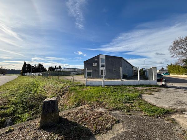 Local d'activités/Entrepôt avec bureaux