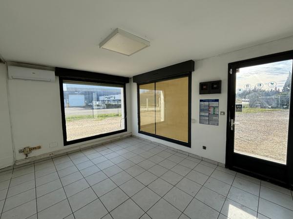 Local d'activités/Entrepôt avec bureaux