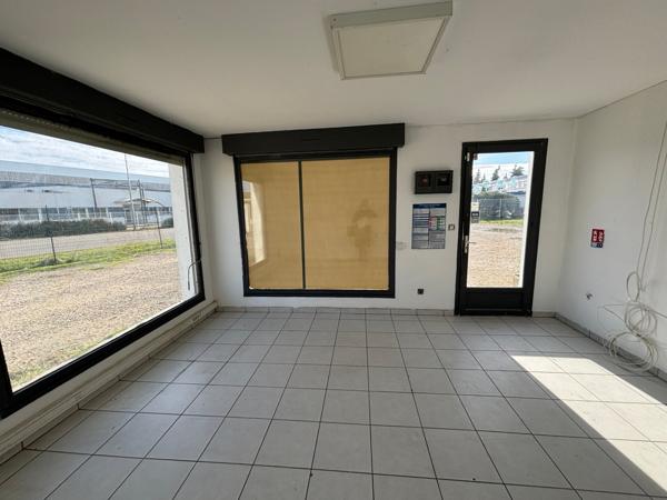 Local d'activités/Entrepôt avec bureaux