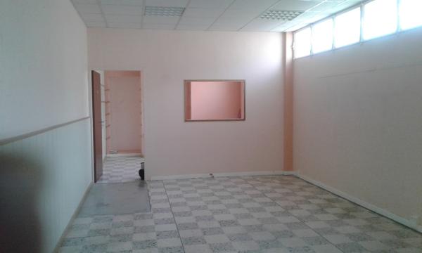 Location local commercial Salon-de-Provence - 2 pièce(s) - 47 m² - 685 €/mois