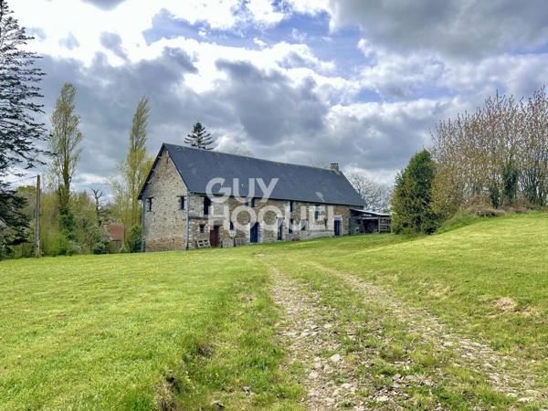 A Vendre, au Sud de BAYEUX, maison ancienne de 210 m² habitables sur 5 580 m² de terrain..