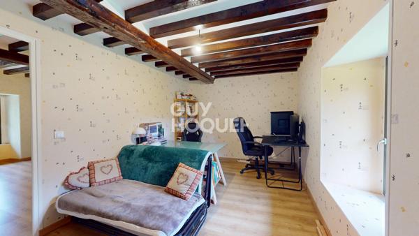 A Vendre, au Sud de BAYEUX, maison ancienne de 210 m² habitables sur 5 580 m² de terrain..