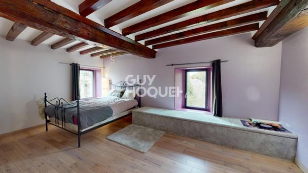 A Vendre, au Sud de BAYEUX, maison ancienne de 210 m² habitables sur 5 580 m² de terrain..