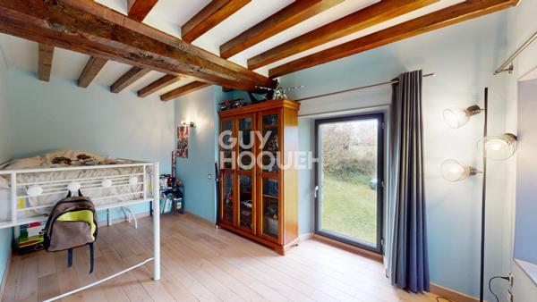 A Vendre, au Sud de BAYEUX, maison ancienne de 210 m² habitables sur 5 580 m² de terrain..