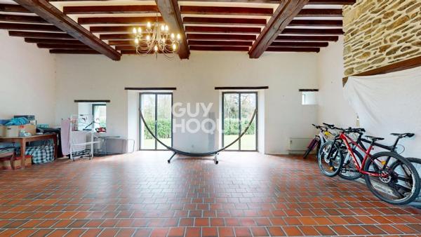 A Vendre, au Sud de BAYEUX, maison ancienne de 210 m² habitables sur 5 580 m² de terrain..