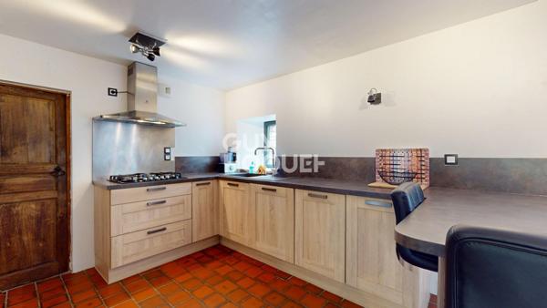 A Vendre, au Sud de BAYEUX, maison ancienne de 210 m² habitables sur 5 580 m² de terrain..