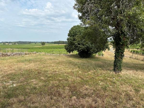 Bâtisse en pierre à rénover sur le secteur de Montagne / Saint Emilion
